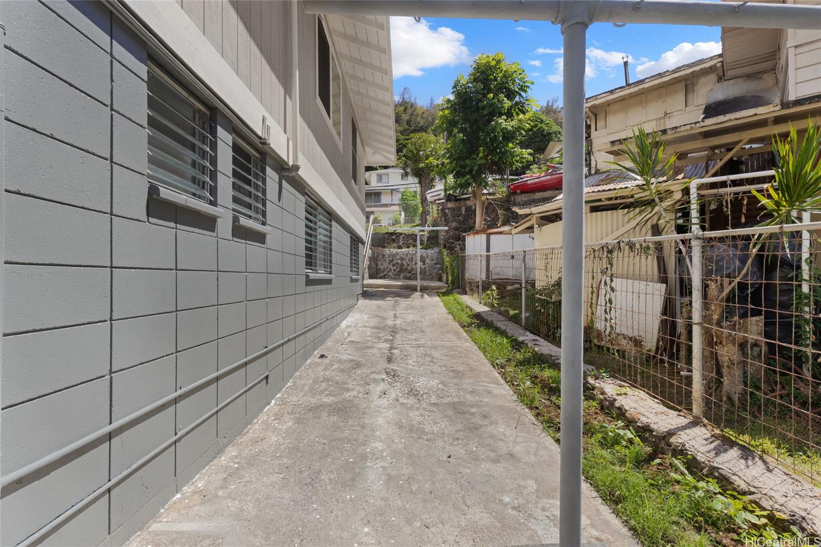 1605  Merkle Street Kalihi Uka, Honolulu home - photo 24 of 25