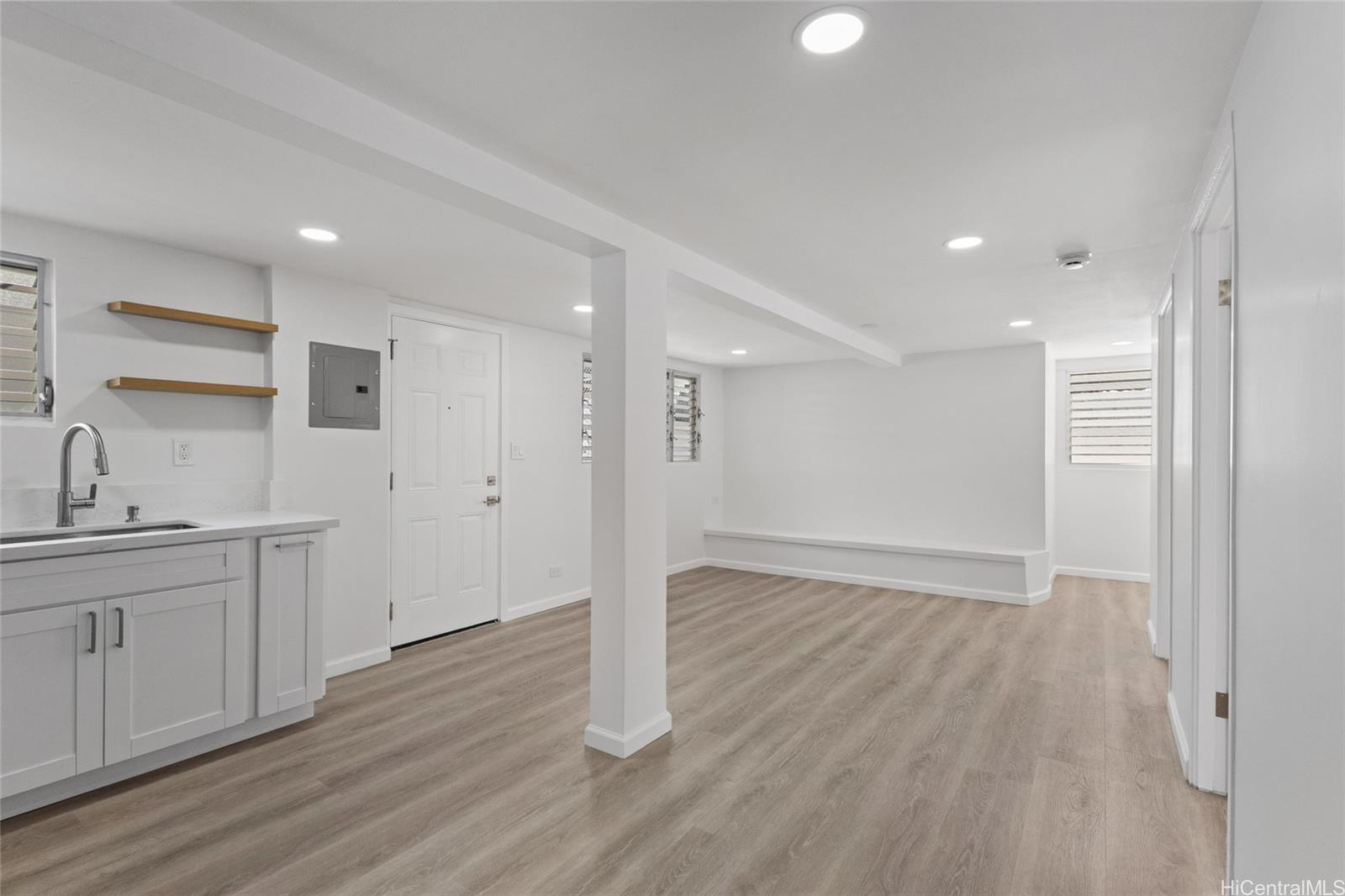 1605  Merkle Street Kalihi Uka, Honolulu home - photo 4 of 25