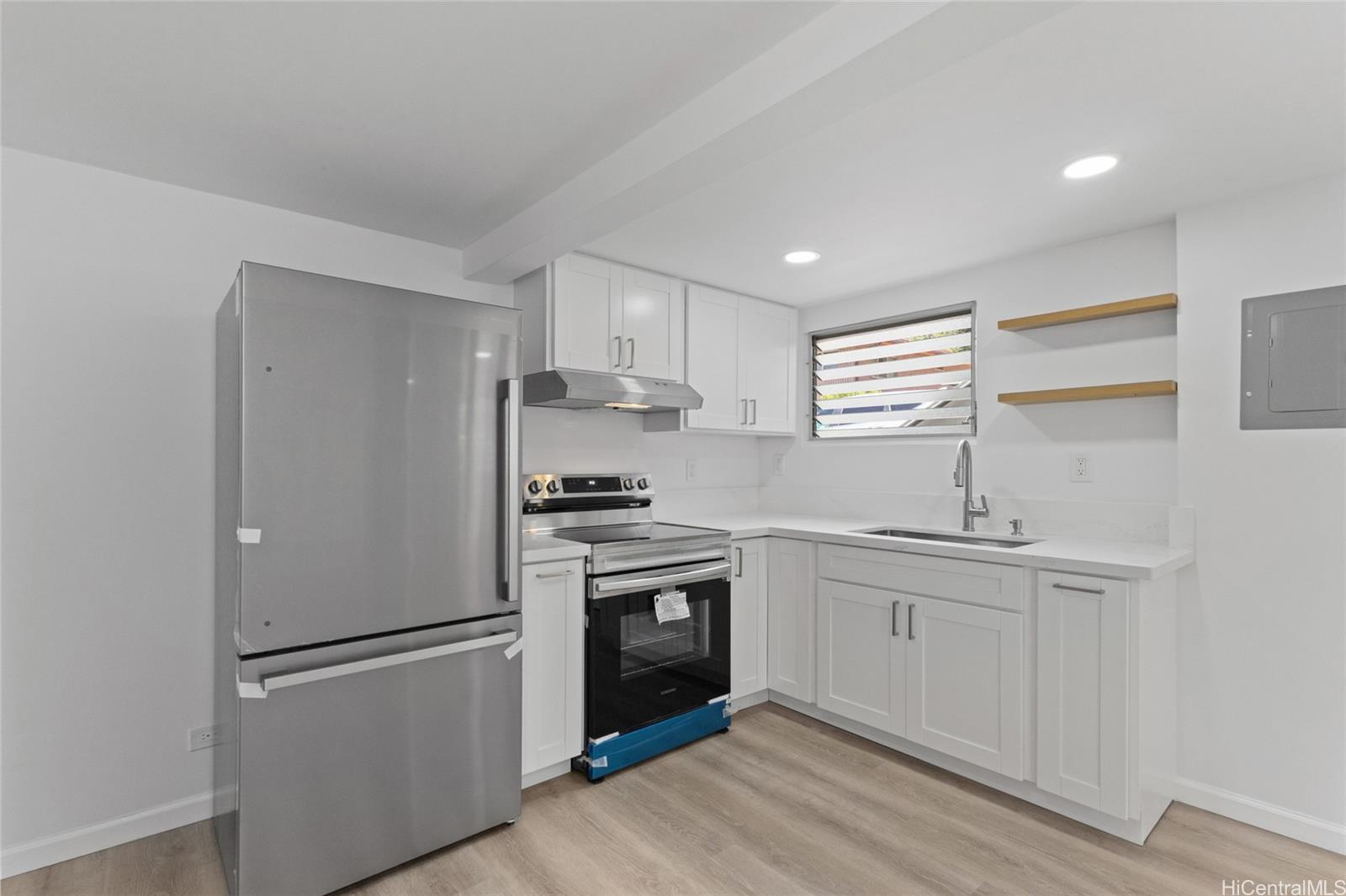 1605  Merkle Street Kalihi Uka, Honolulu home - photo 5 of 25