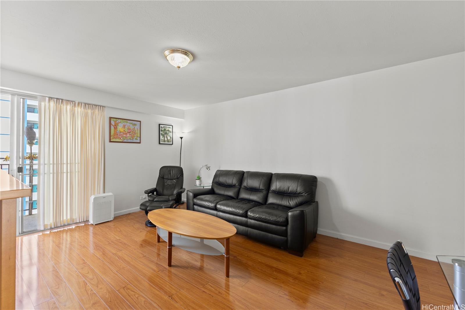 Kapiolani Towers condo # 1207, Honolulu, Hawaii - photo 4 of 25