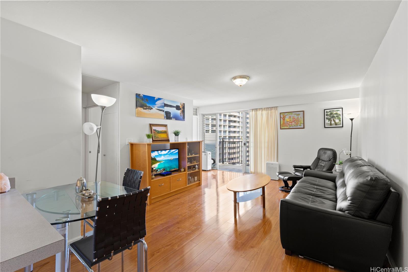 Kapiolani Towers condo # 1207, Honolulu, Hawaii - photo 4 of 25