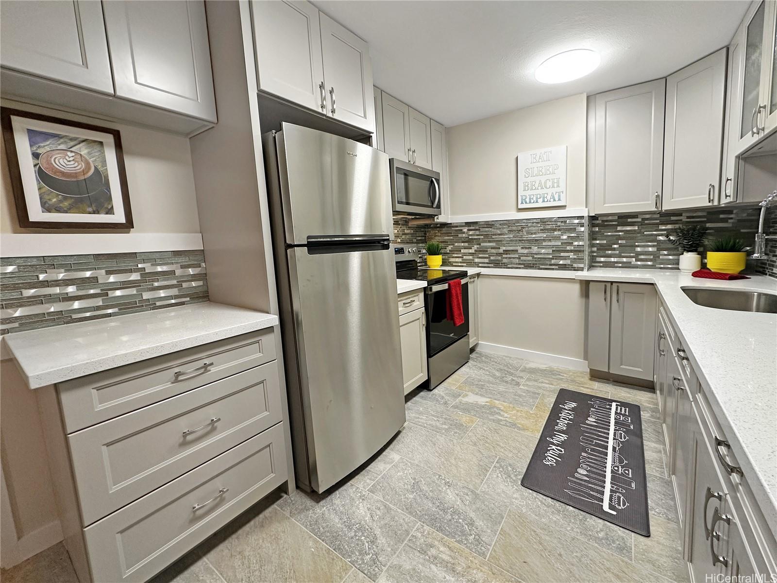 Kapiolani Towers condo # 16B, Honolulu, Hawaii - photo 4 of 25