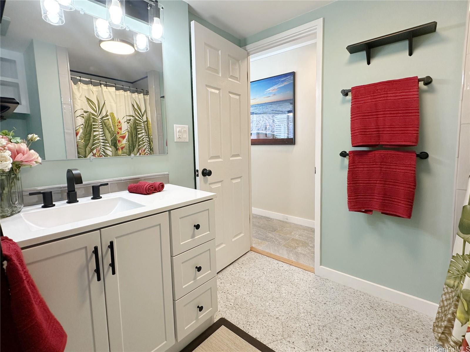 Kapiolani Towers condo # 16B, Honolulu, Hawaii - photo 6 of 25