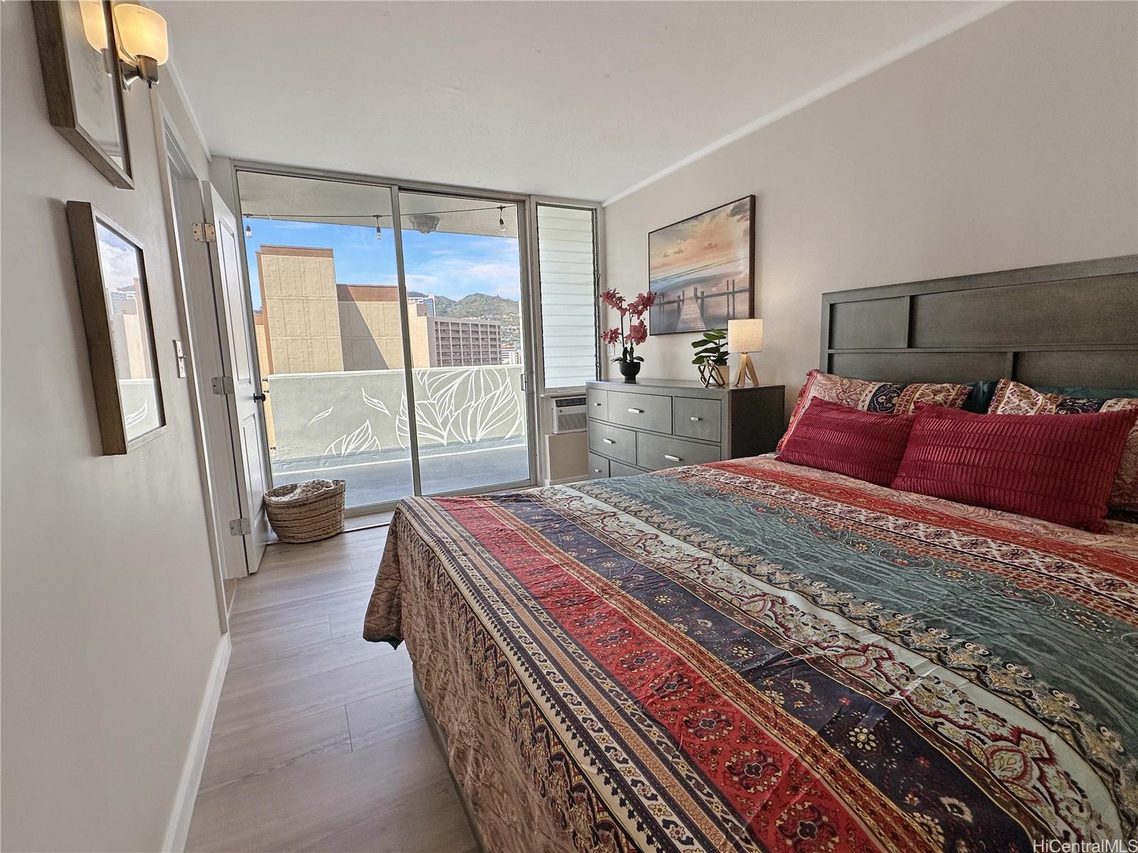 Kapiolani Towers condo # 16B, Honolulu, Hawaii - photo 8 of 25