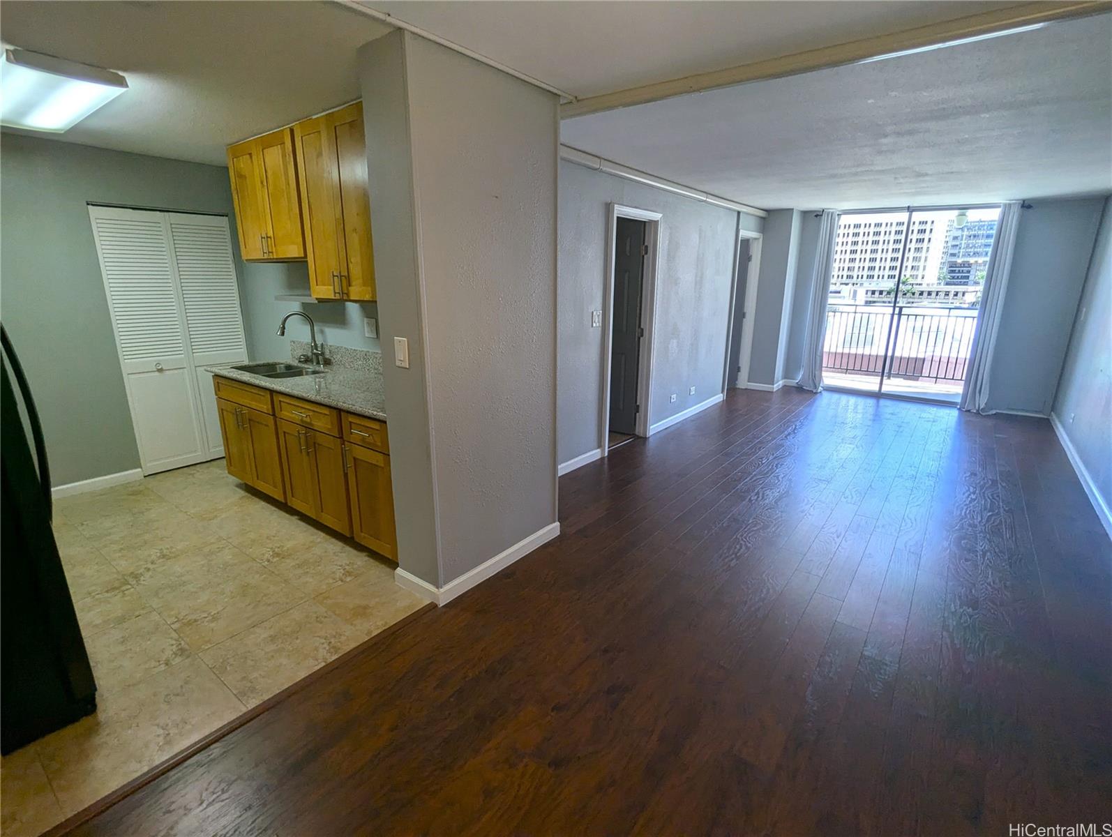 Kapiolani Towers condo # 503, Honolulu, Hawaii - photo 6 of 10