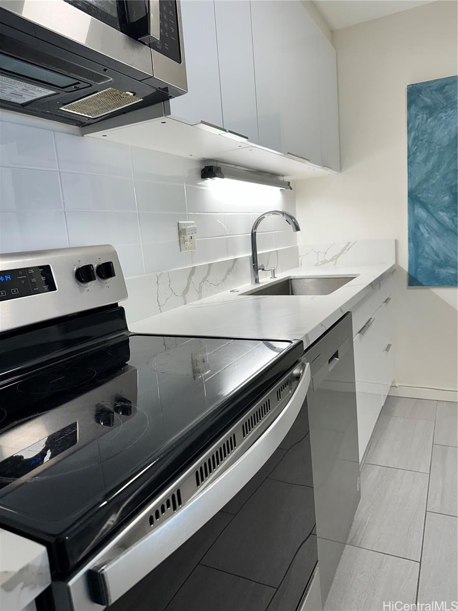 Kapiolani Towers condo # 902, Honolulu, Hawaii - photo 2 of 18