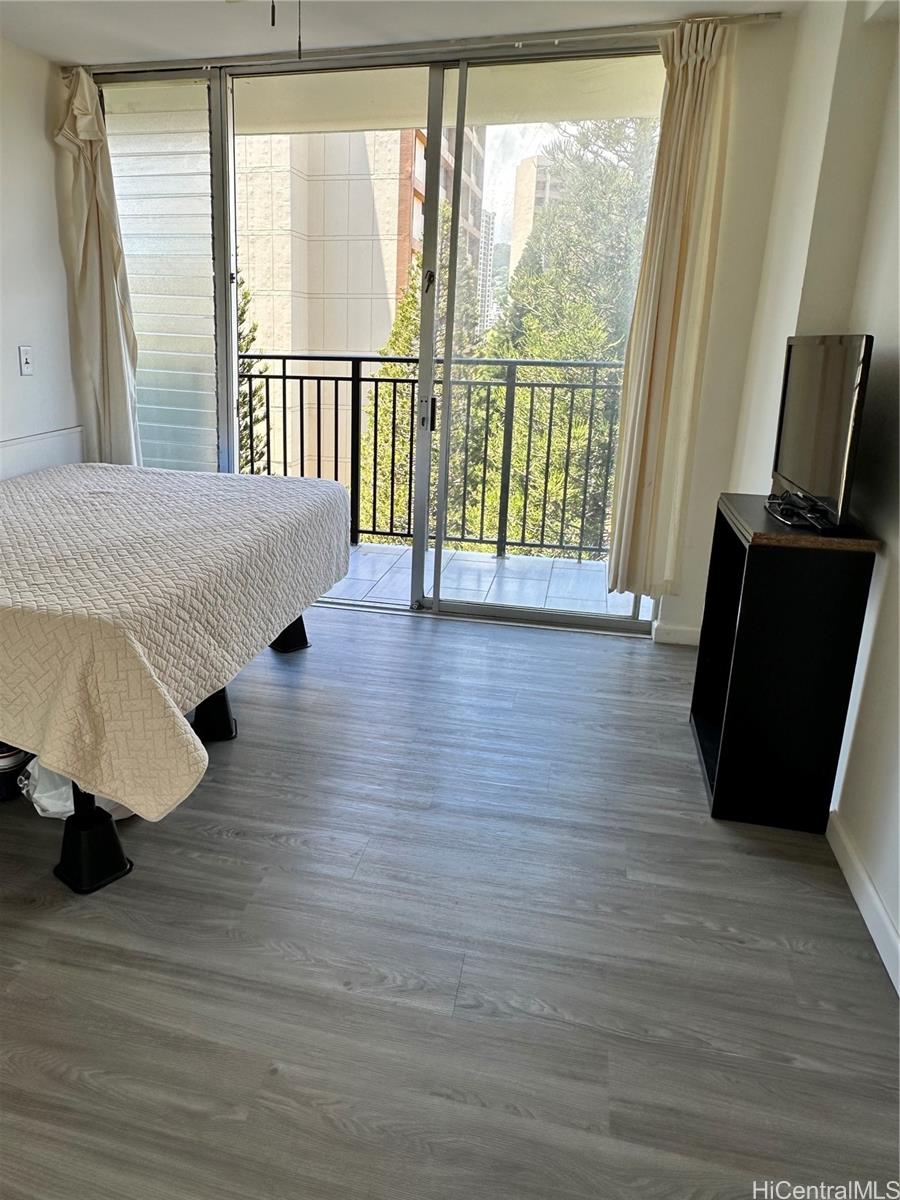 Kapiolani Towers condo # 902, Honolulu, Hawaii - photo 6 of 18