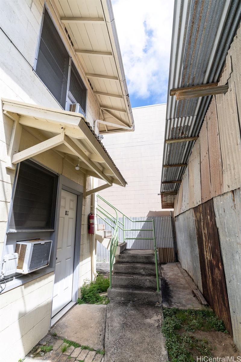 1611 Kahai St Honolulu - Multi-family - photo 14 of 25