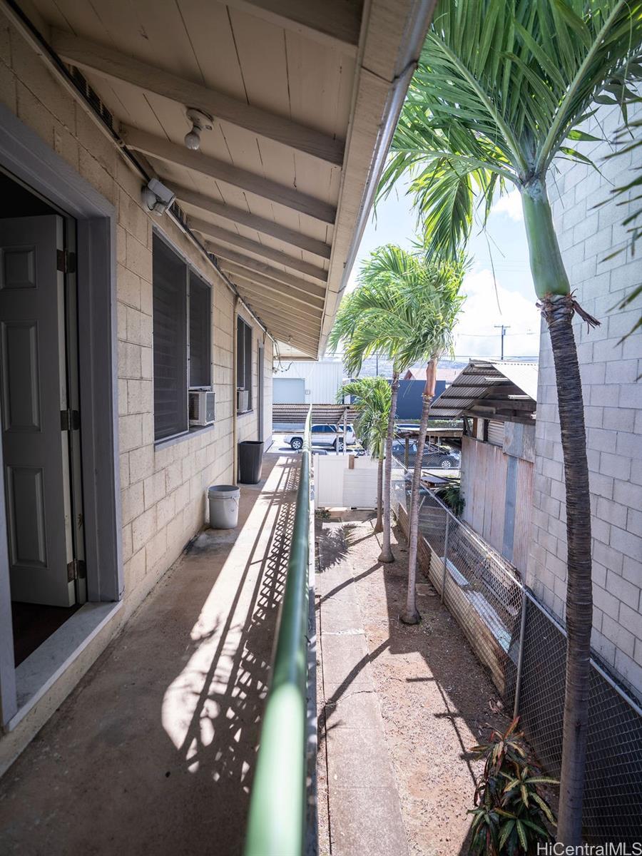 1611 Kahai St Honolulu - Multi-family - photo 8 of 25