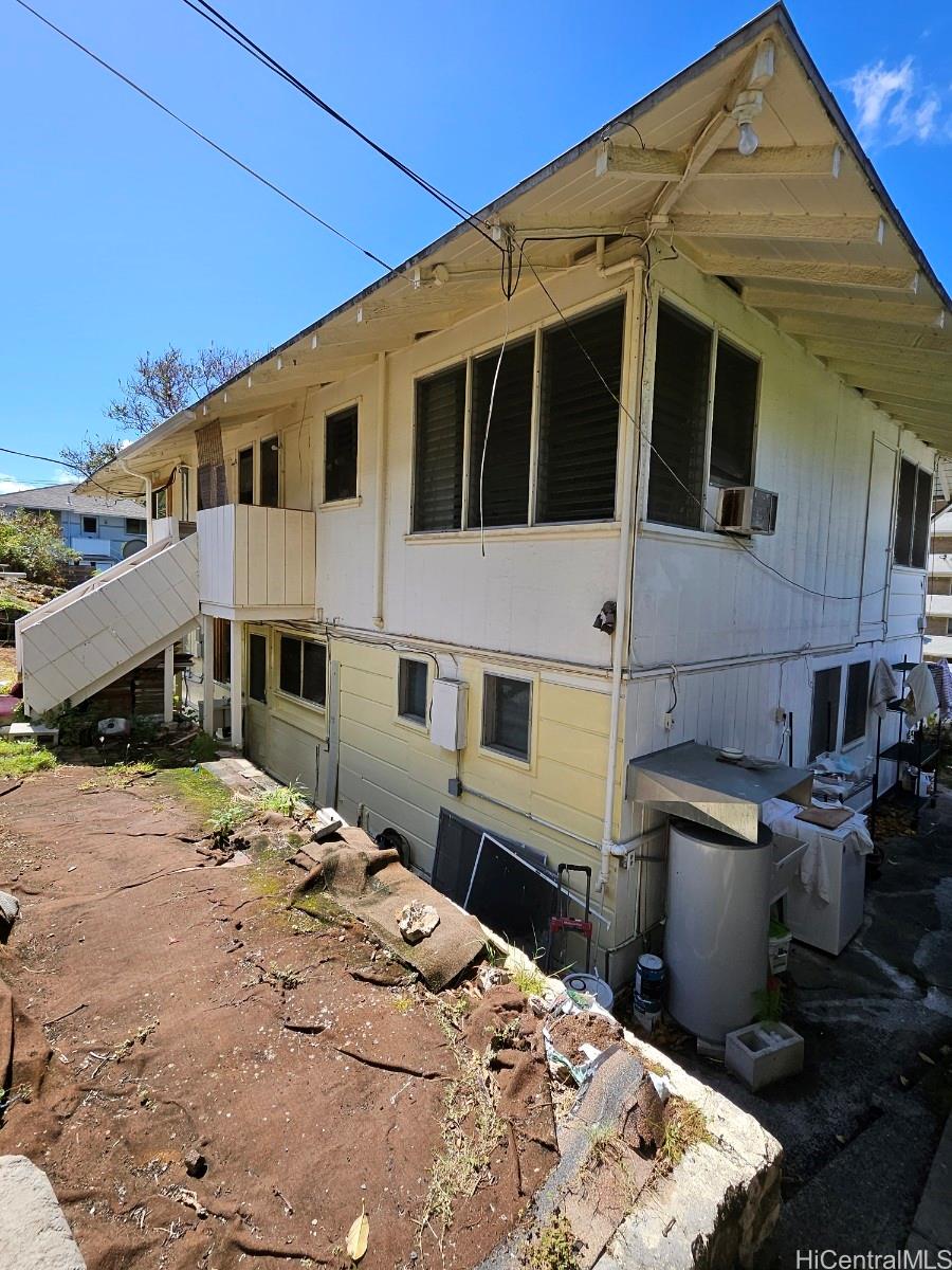 1615  Emerson St Punchbowl Area, Honolulu home - photo 8 of 8