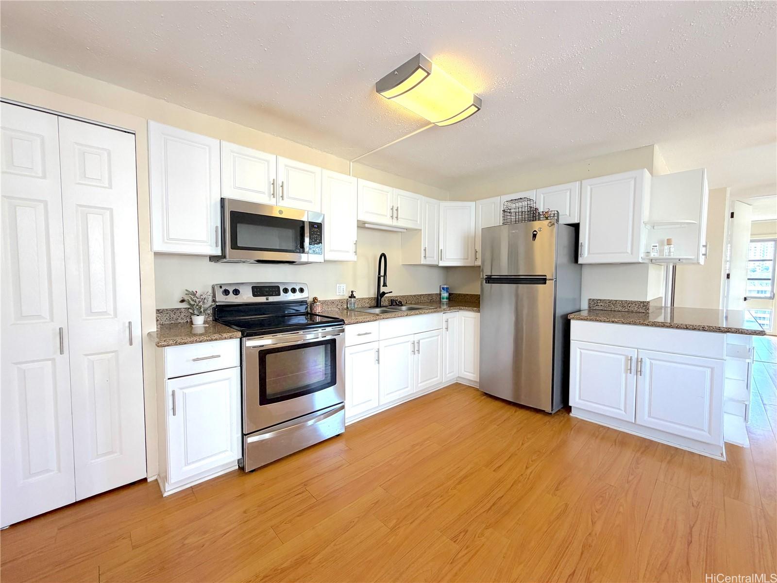 1616 Liholiho condo # 1401, Honolulu, Hawaii - photo 2 of 22