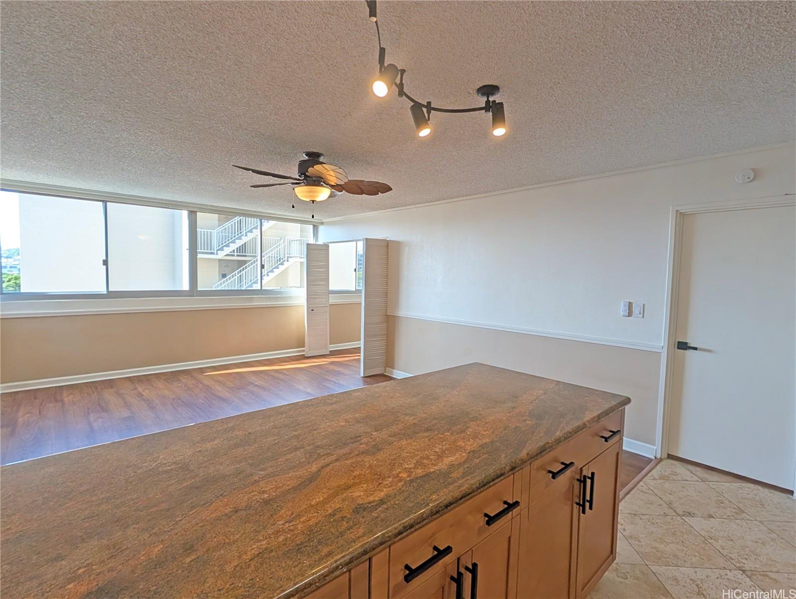 Punahou Sunset condo # 804, Honolulu, Hawaii - photo 4 of 12