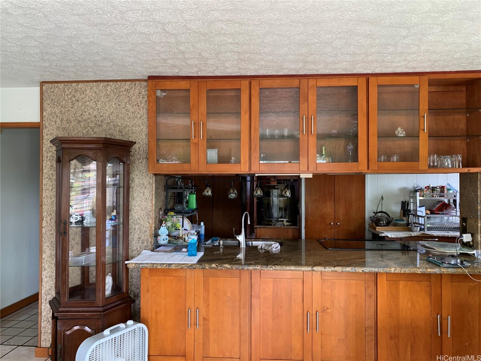 1617  Kamehameha IV Road Kalihi-lower, Honolulu home - photo 10 of 22