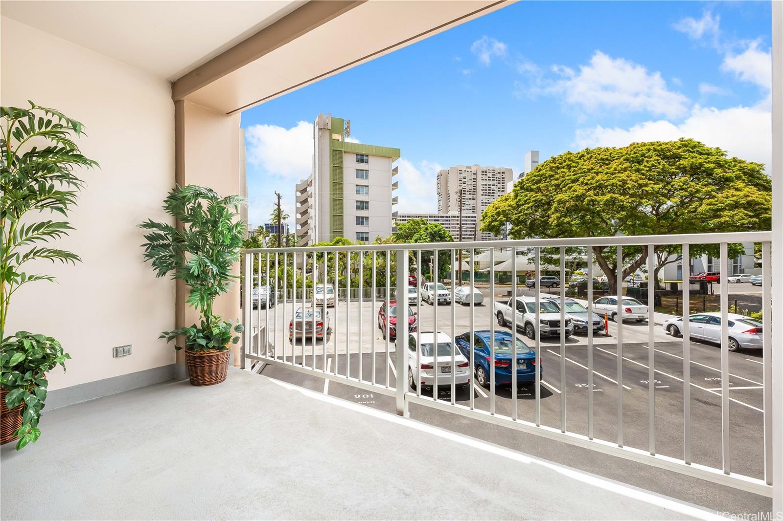 Makiki Towers condo # 203, Honolulu, Hawaii - photo 16 of 24