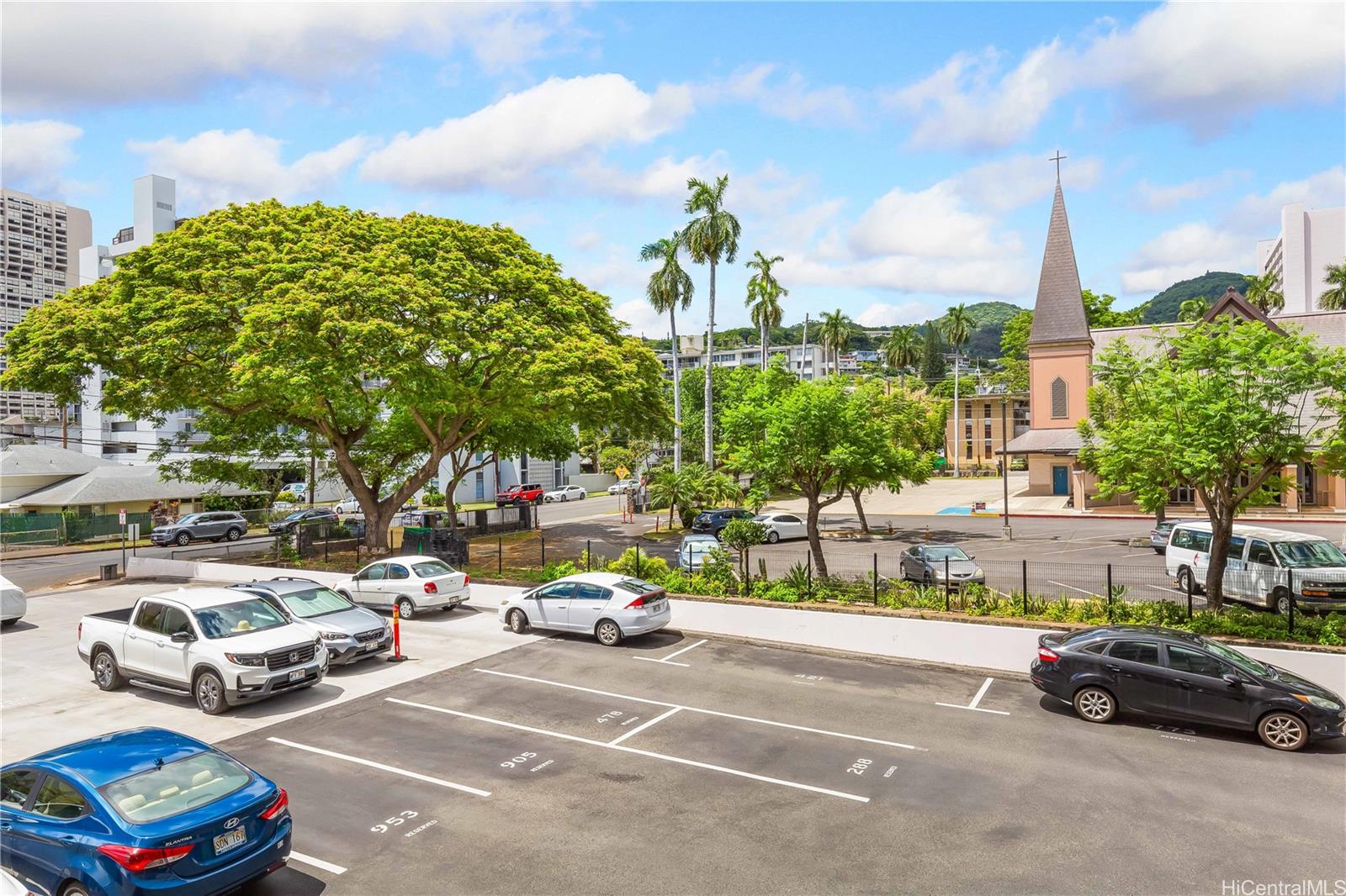 Makiki Towers condo # 203, Honolulu, Hawaii - photo 17 of 24