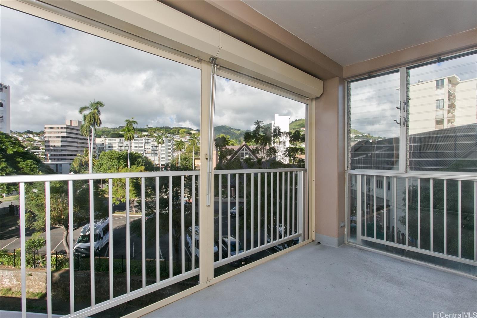 Makiki Towers condo # 404, Honolulu, Hawaii - photo 14 of 17