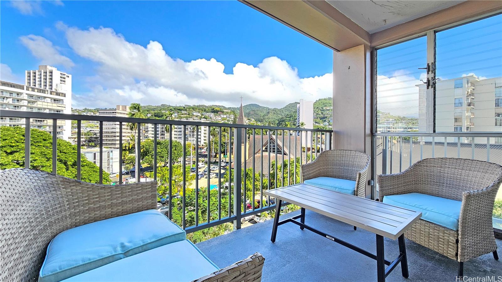 Makiki Towers condo # 604, Honolulu, Hawaii - photo 3 of 16