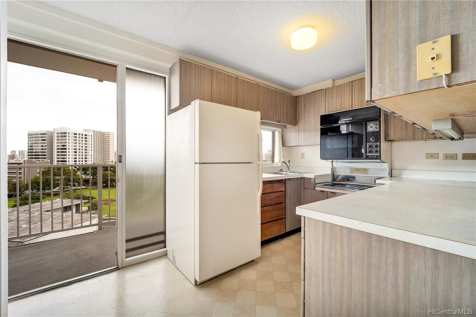 Makiki Towers 701, 1617 Keeaumoku Street, Honolulu Makiki Area condo