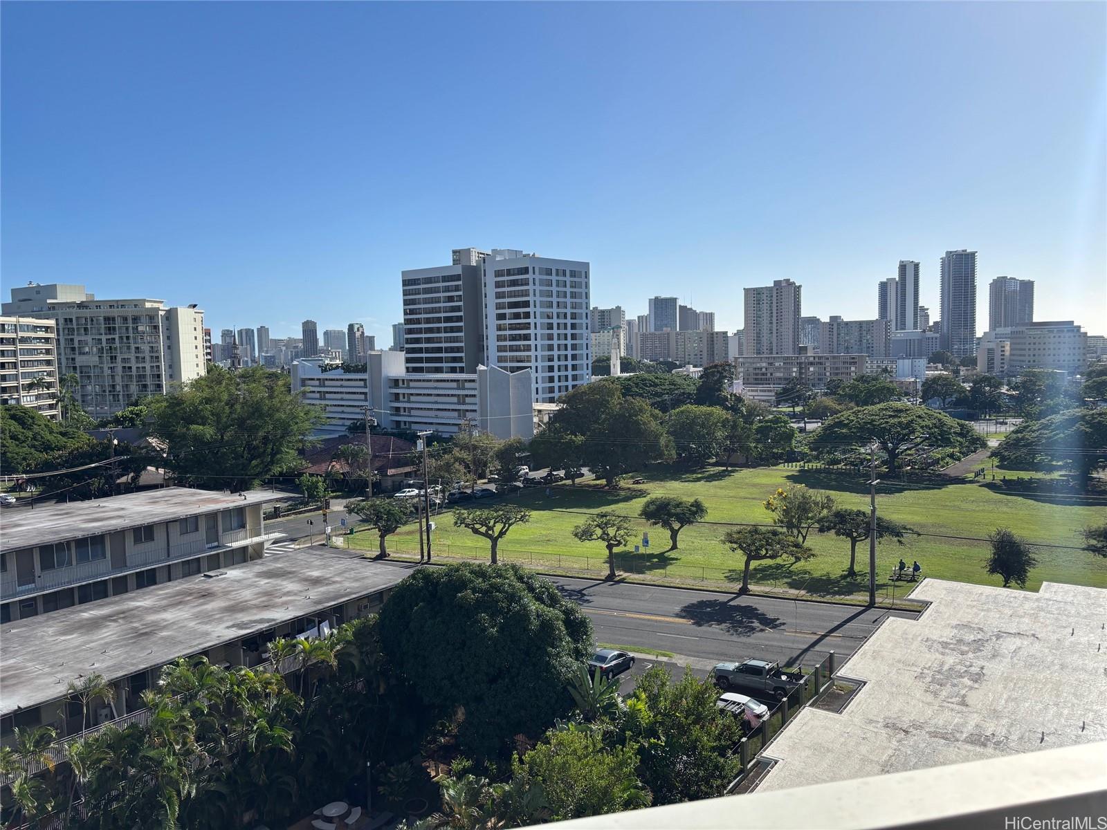 Makiki Towers condo # 808, Honolulu, Hawaii - photo 2 of 7
