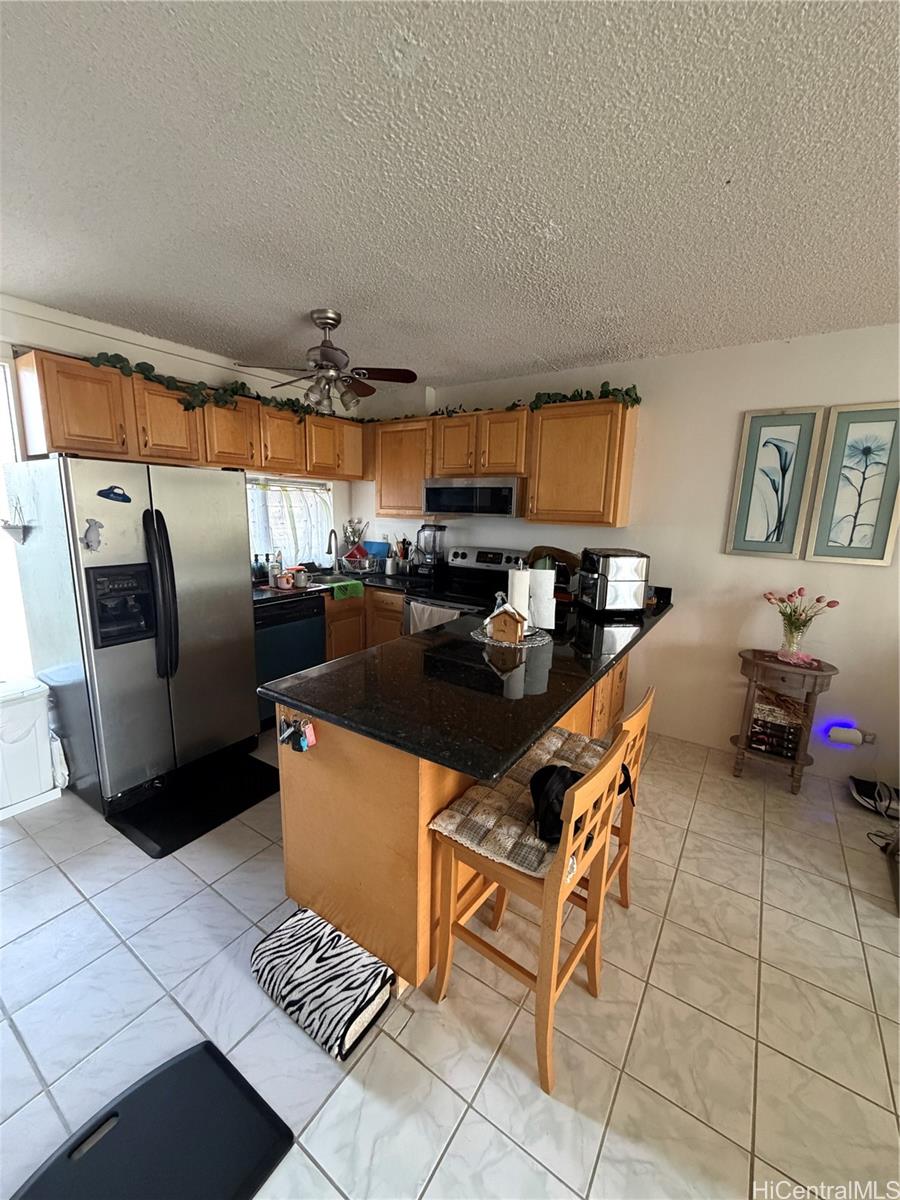 Makiki Towers condo # 808, Honolulu, Hawaii - photo 3 of 7