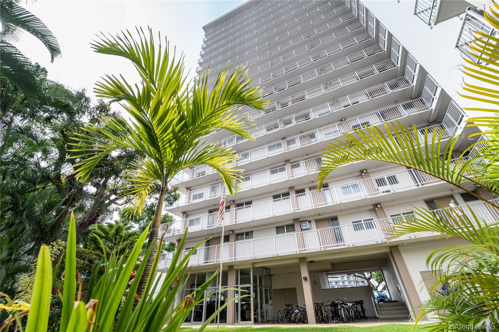 Makiki Towers condo # 1604, Honolulu, Hawaii - photo 1 of 20
