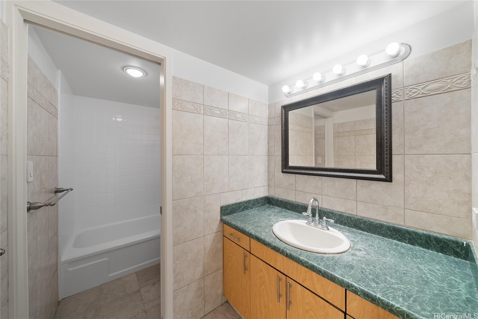 Makiki Colony condo # 805, Honolulu, Hawaii - photo 5 of 8