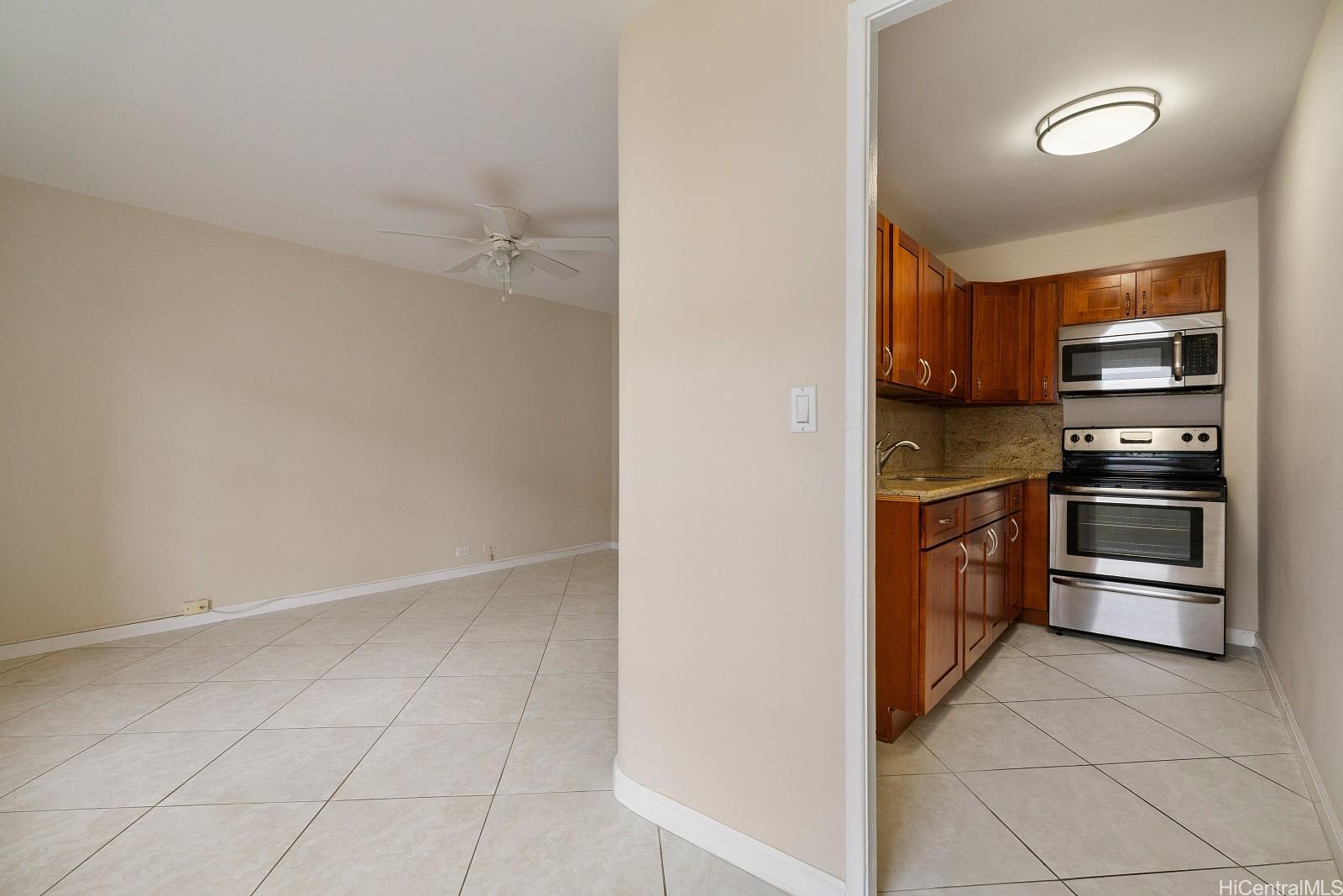 Marina Gardens condo # 202, Honolulu, Hawaii - photo 4 of 23