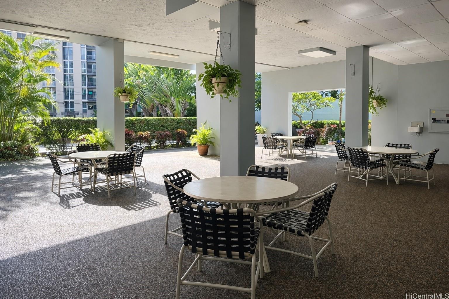 Punahou Tower condo # 402, Honolulu, Hawaii - photo 17 of 20