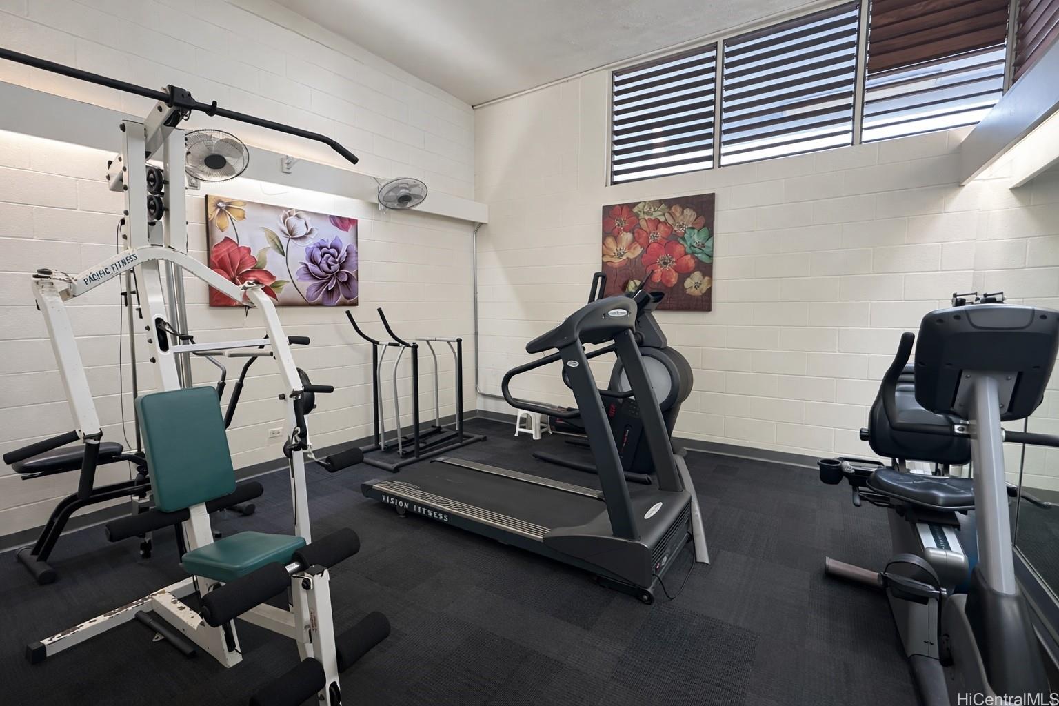 Punahou Tower condo # 402, Honolulu, Hawaii - photo 18 of 20