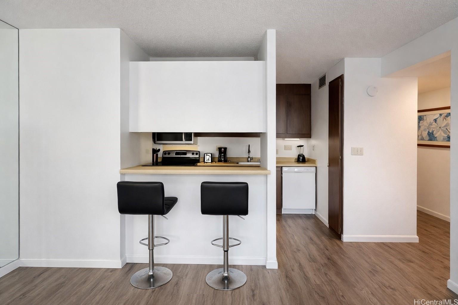 Punahou Tower condo # 402, Honolulu, Hawaii - photo 3 of 20