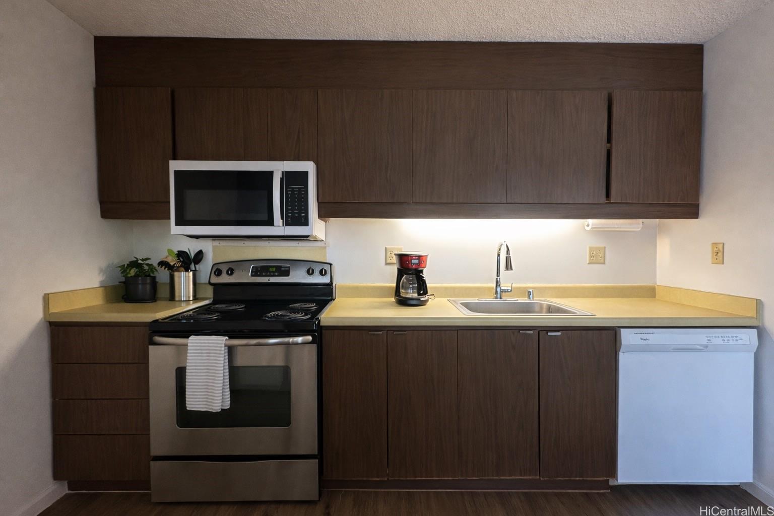 Punahou Tower condo # 402, Honolulu, Hawaii - photo 4 of 20