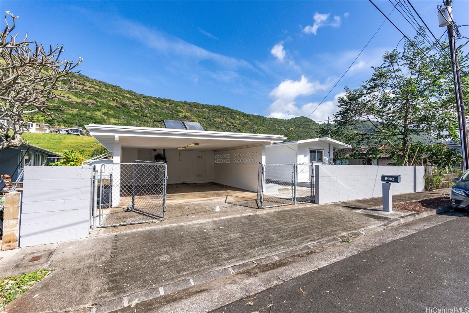 1624  Ala Makani Place Moanalua Valley, Honolulu home - photo 19 of 25