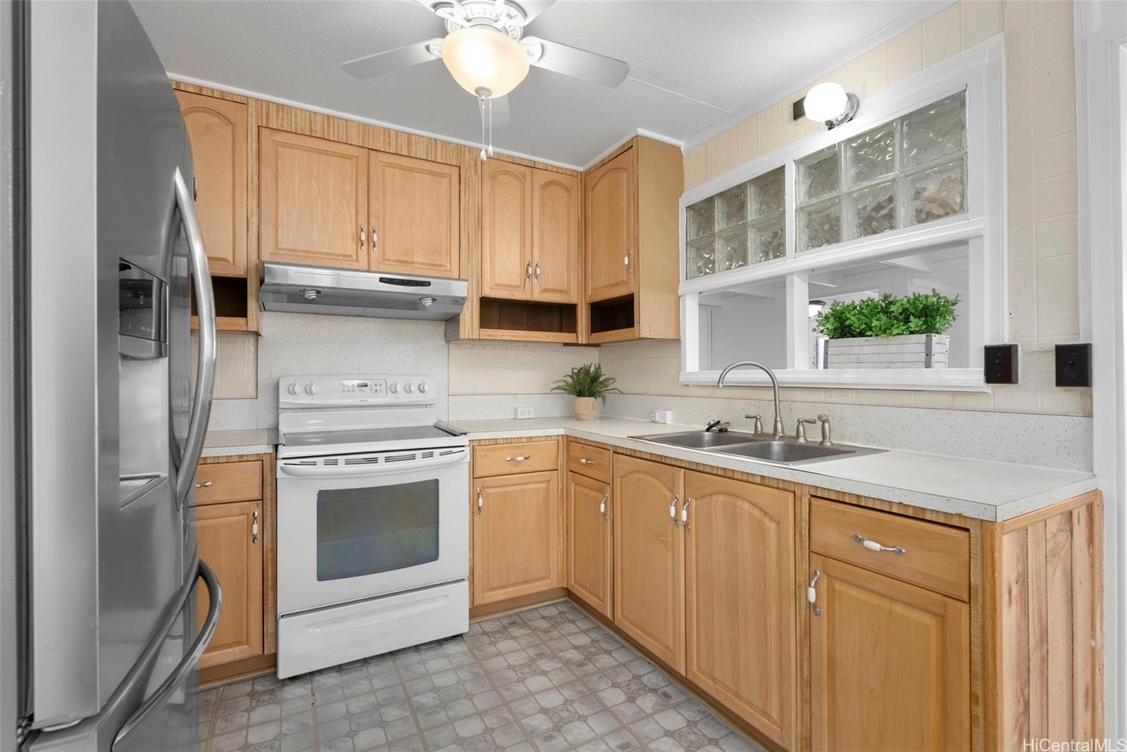 1624  Ala Makani Place Moanalua Valley, Honolulu home - photo 3 of 25