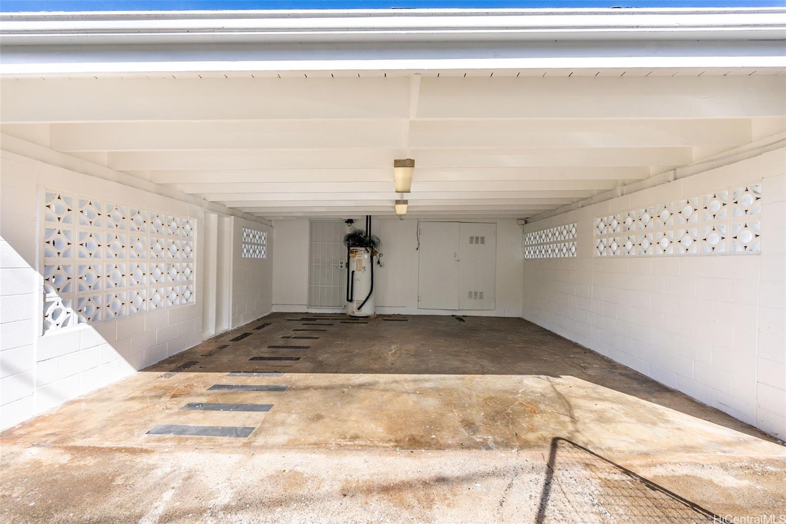 1624  Ala Makani Place Moanalua Valley, Honolulu home - photo 21 of 25