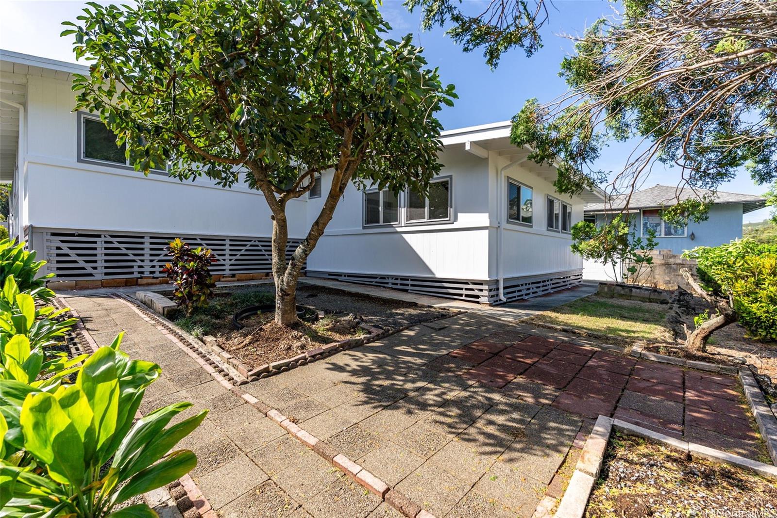 1624  Ala Makani Place Moanalua Valley, Honolulu home - photo 22 of 25