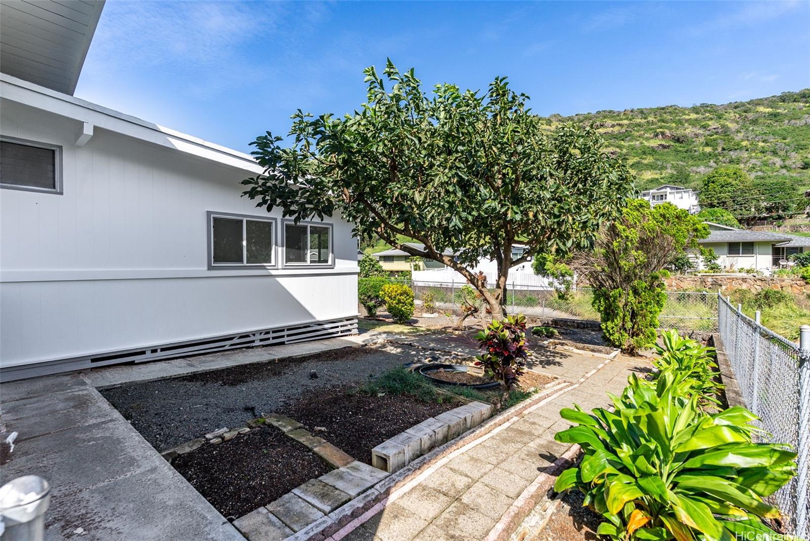 1624  Ala Makani Place Moanalua Valley, Honolulu home - photo 25 of 25