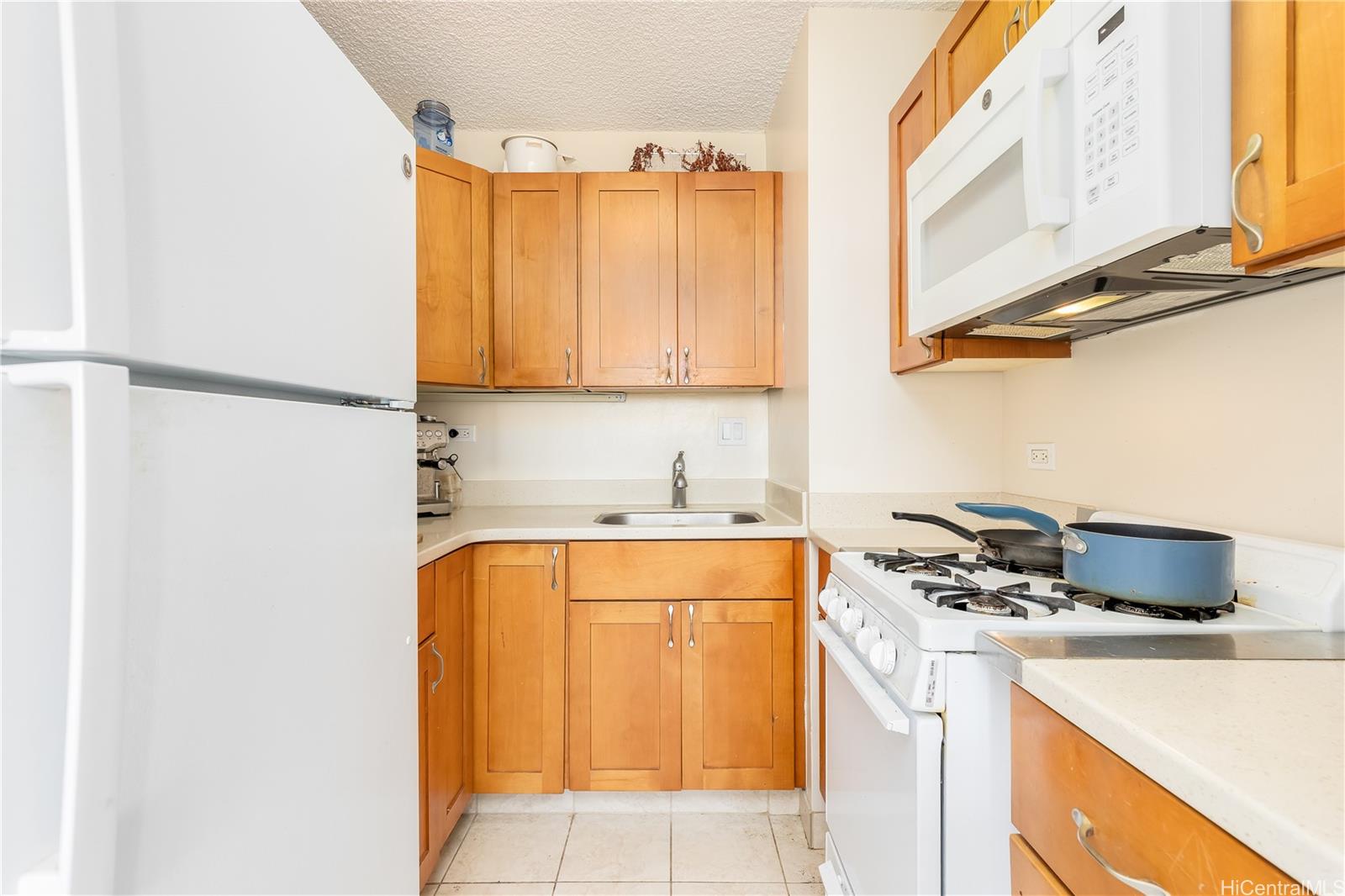 Pulelehua condo # 1001, Honolulu, Hawaii - photo 7 of 17