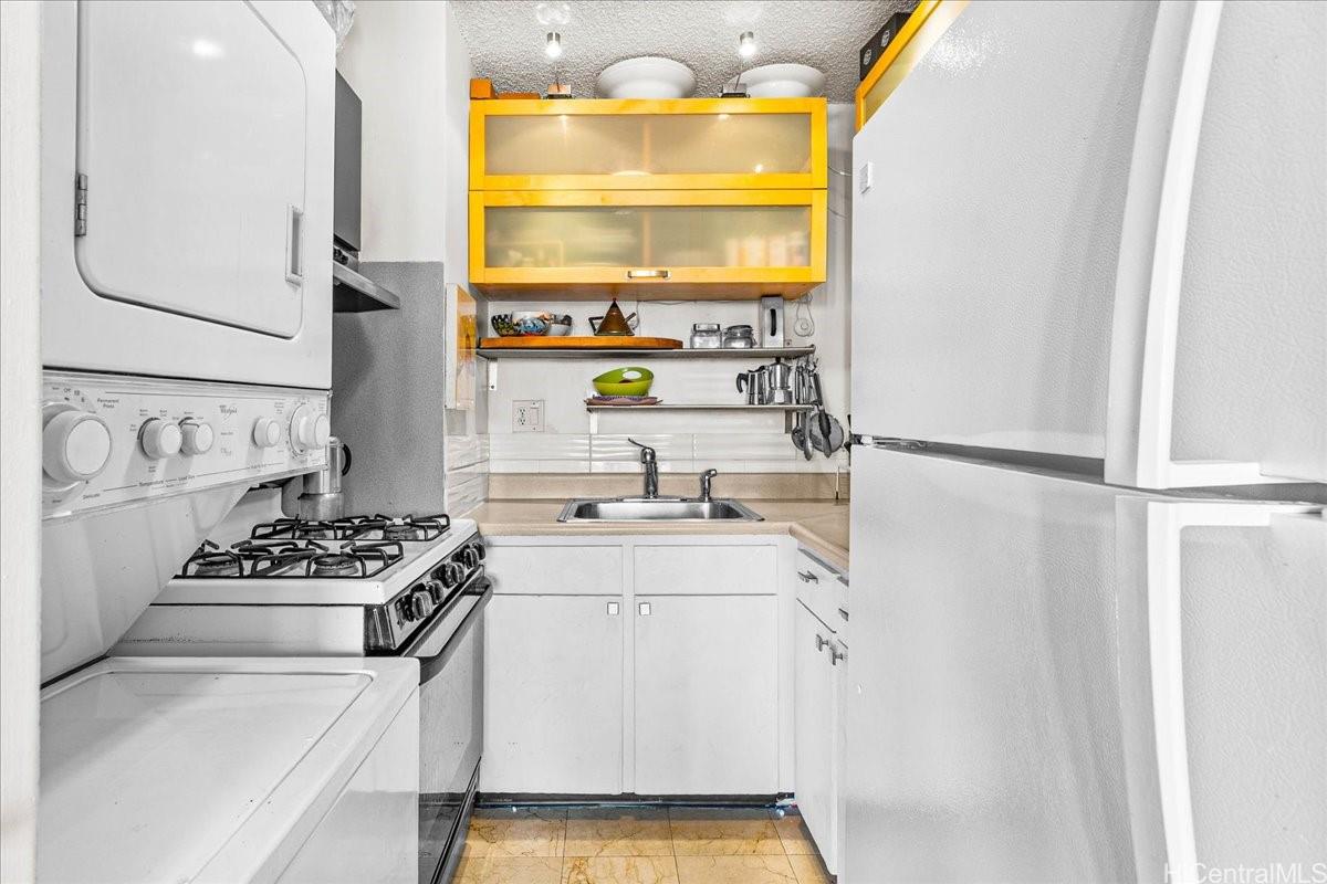 Pulelehua condo # 1104, Honolulu, Hawaii - photo 8 of 25