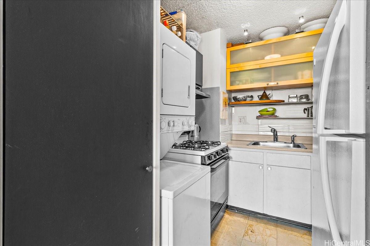 Pulelehua condo # 1104, Honolulu, Hawaii - photo 9 of 25