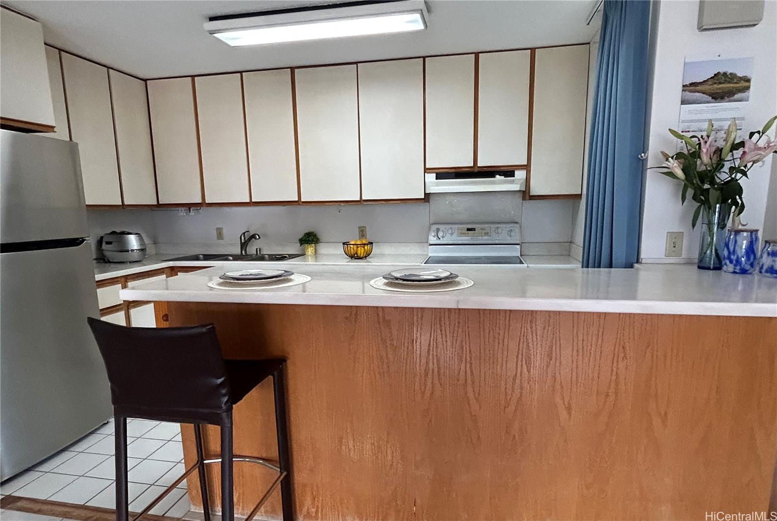 Kapiolani Townhouse condo # 1208, Honolulu, Hawaii - photo 10 of 12