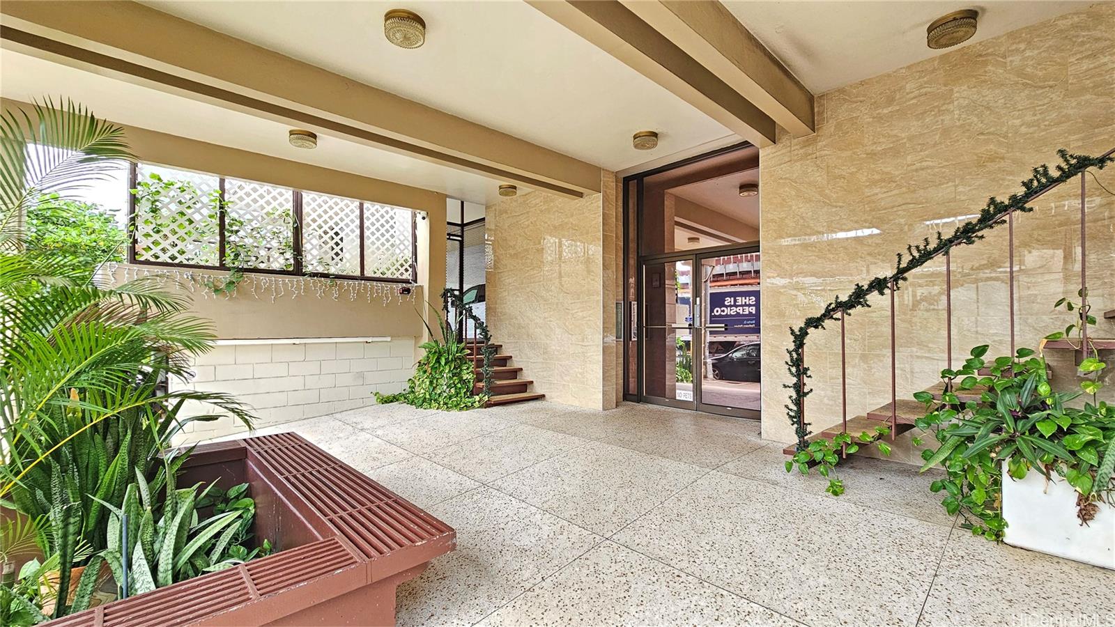 Kapiolani Townhouse condo # 304, Honolulu, Hawaii - photo 2 of 20