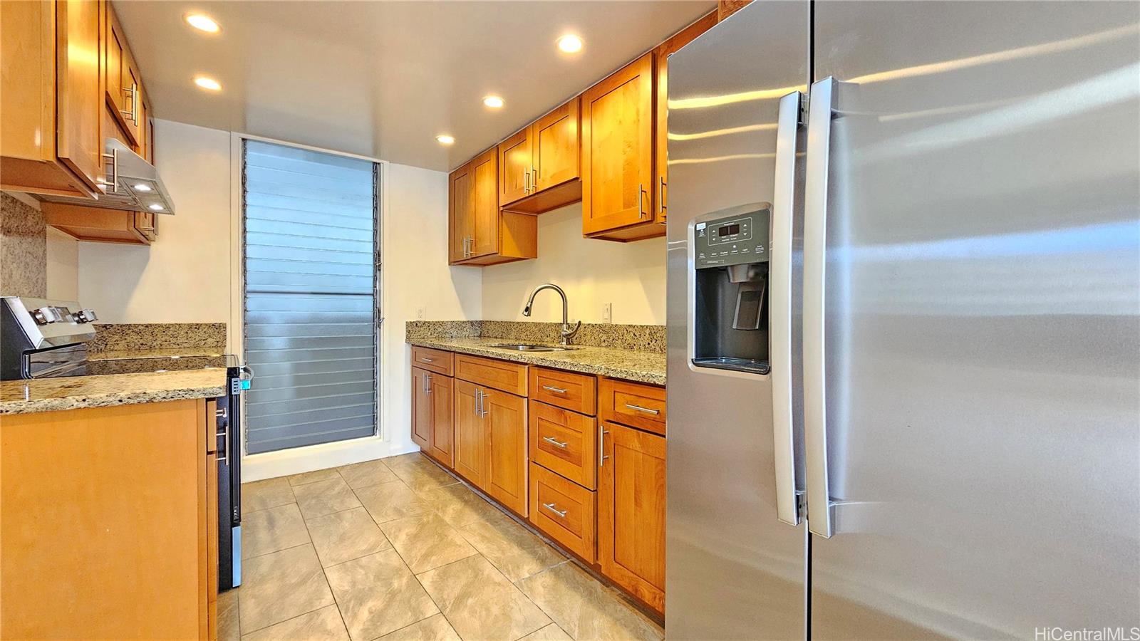 Kapiolani Townhouse condo # 304, Honolulu, Hawaii - photo 5 of 20