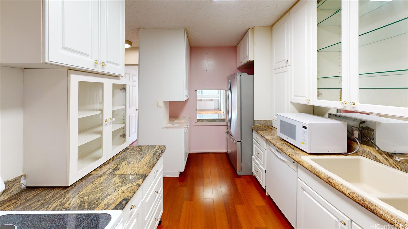 Kapiolani Townhouse condo # 306, Honolulu, Hawaii - photo 17 of 25