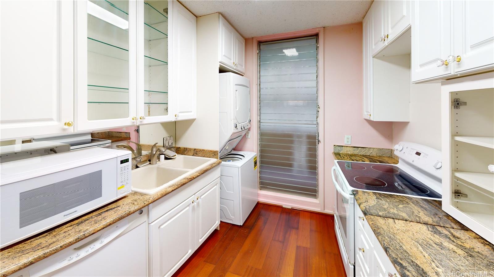 Kapiolani Townhouse condo # 306, Honolulu, Hawaii - photo 18 of 25