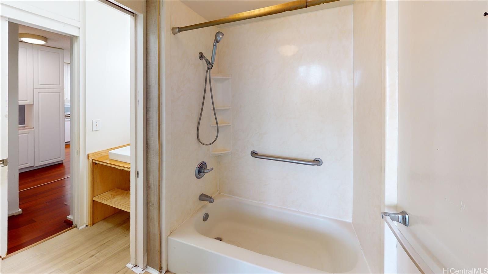 Kapiolani Townhouse condo # 306, Honolulu, Hawaii - photo 19 of 25