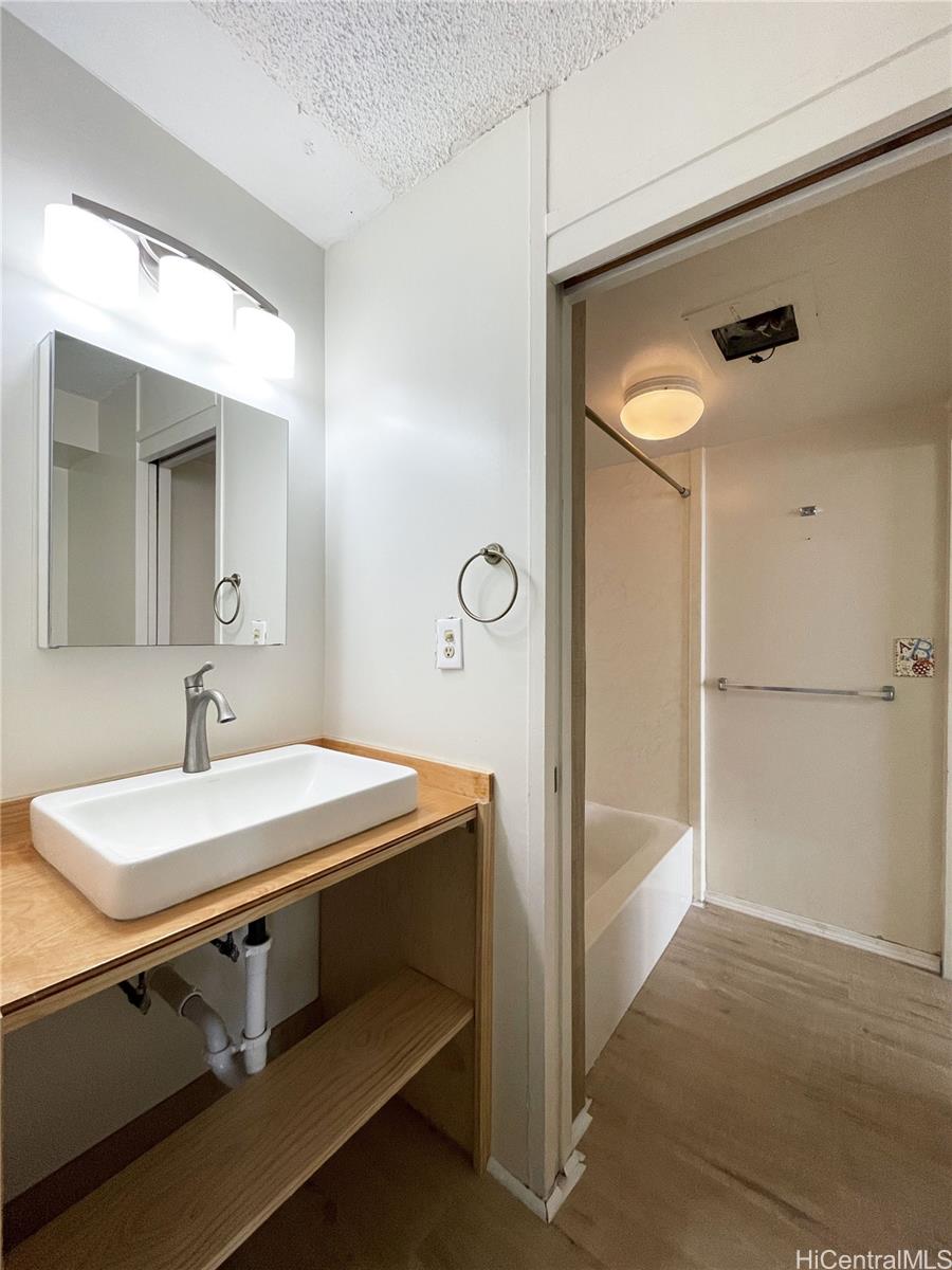 Kapiolani Townhouse condo # 306, Honolulu, Hawaii - photo 20 of 25