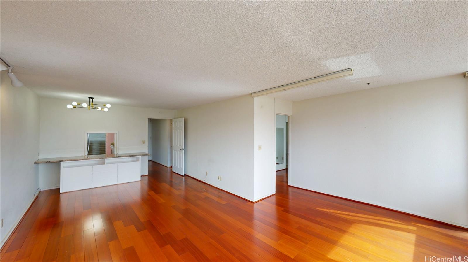 Kapiolani Townhouse condo # 306, Honolulu, Hawaii - photo 4 of 25