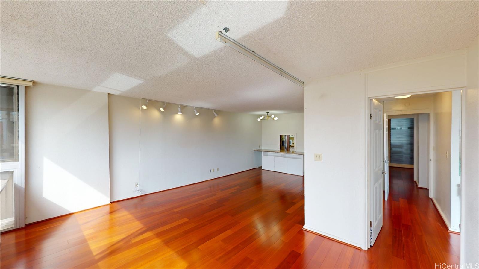 Kapiolani Townhouse condo # 306, Honolulu, Hawaii - photo 6 of 25