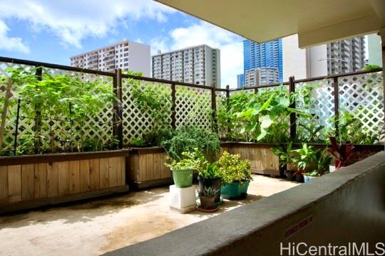 Kapiolani Townhouse condo # 507, Honolulu, Hawaii - photo 18 of 20