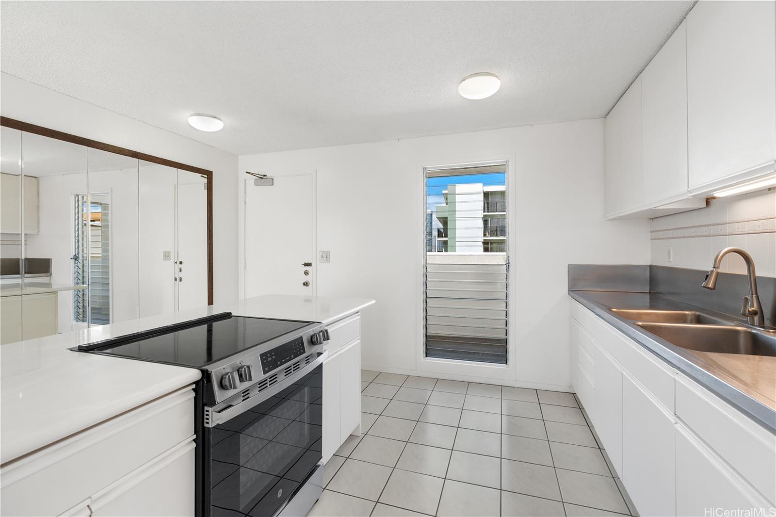 Kapiolani Townhouse condo # PHA, Honolulu, Hawaii - photo 13 of 24